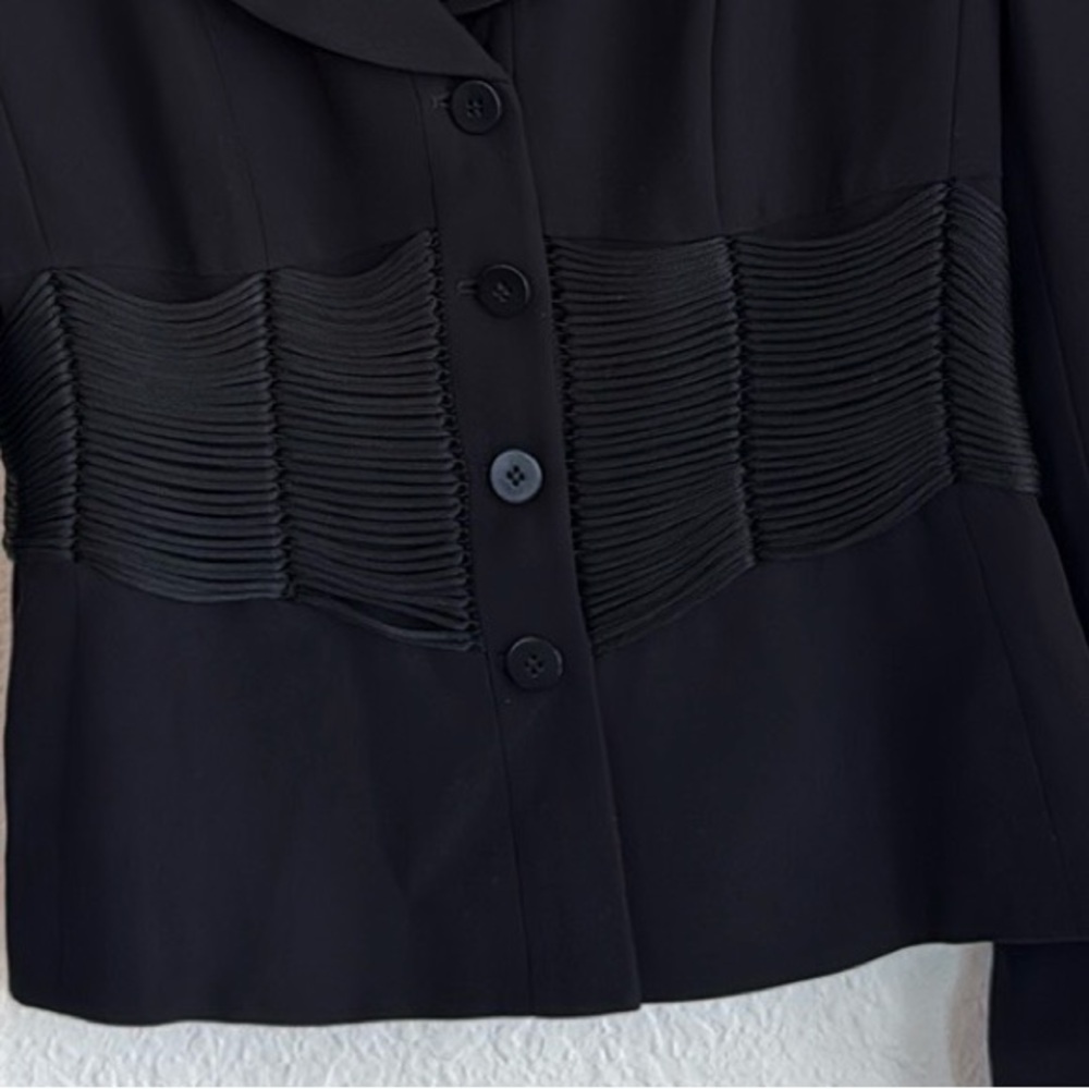 Giorgio Armani Women's Blazer - Picture 5 of 9
